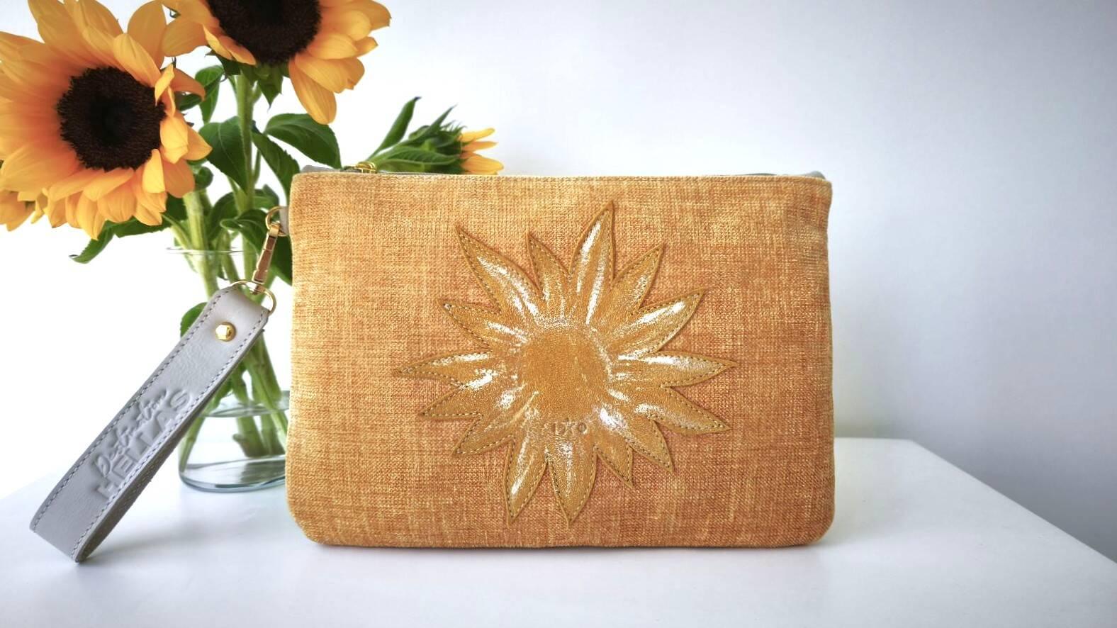 0-02-05-02432afb09694bb0f4c8d4d7e85fb26ac73645aec911e3286e0ae144980a45b3_a284d7aaac93c97d DESTINATION HELLAS / HELIOS POUCH - Image 1